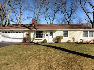 3 Zephyr Ln, Barrington, RI 02806