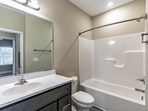 5th image of 210 Hillview Mills Blvd #1B-1Ba-595Sqft
