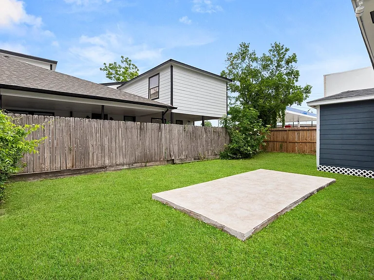 1309 Bragg St — Photo 8