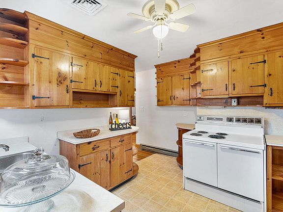 2nd image of 163 New York St