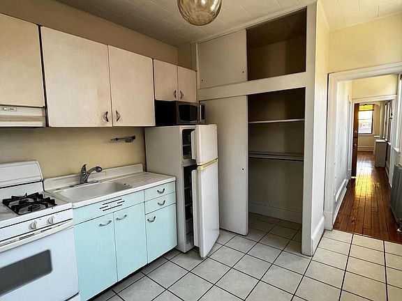 2nd image of 921 Christian St #3