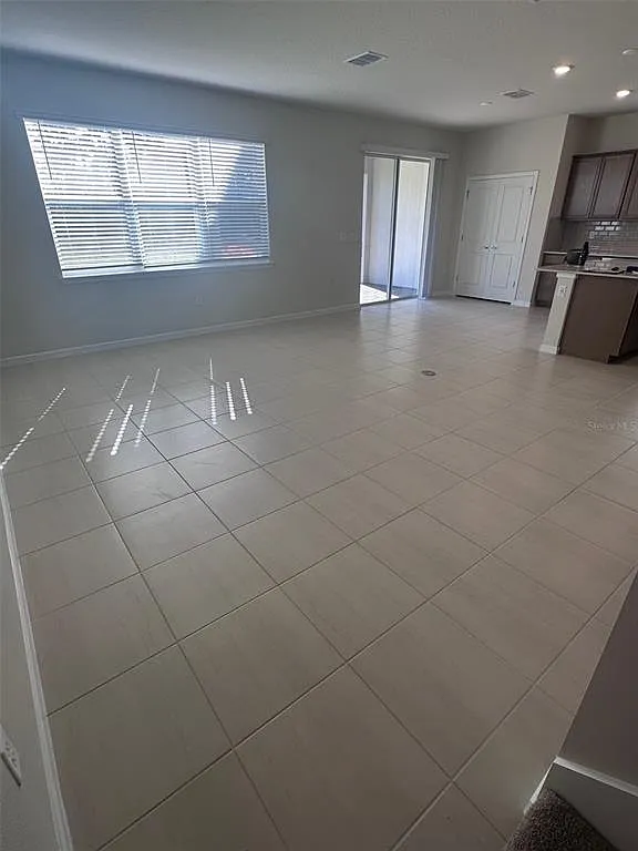5 bed, 3.0 bath, 2208 sqft, $2,900 — Photo 4