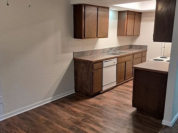 3rd image of 3801 Geraldine Ave #4