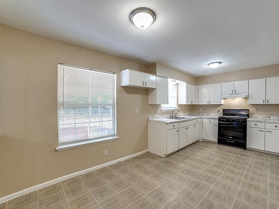 4th image of 510 Solar Dr