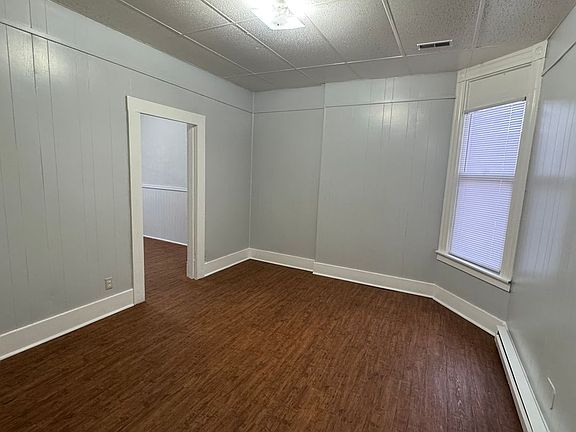 4th image of 432 W 3rd St #4