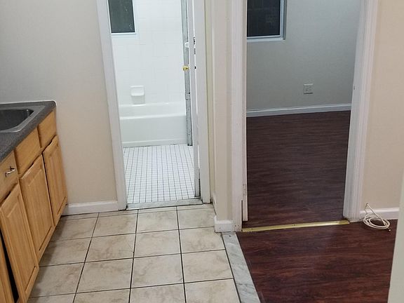 4th image of 2763 Reservoir Ave #1R