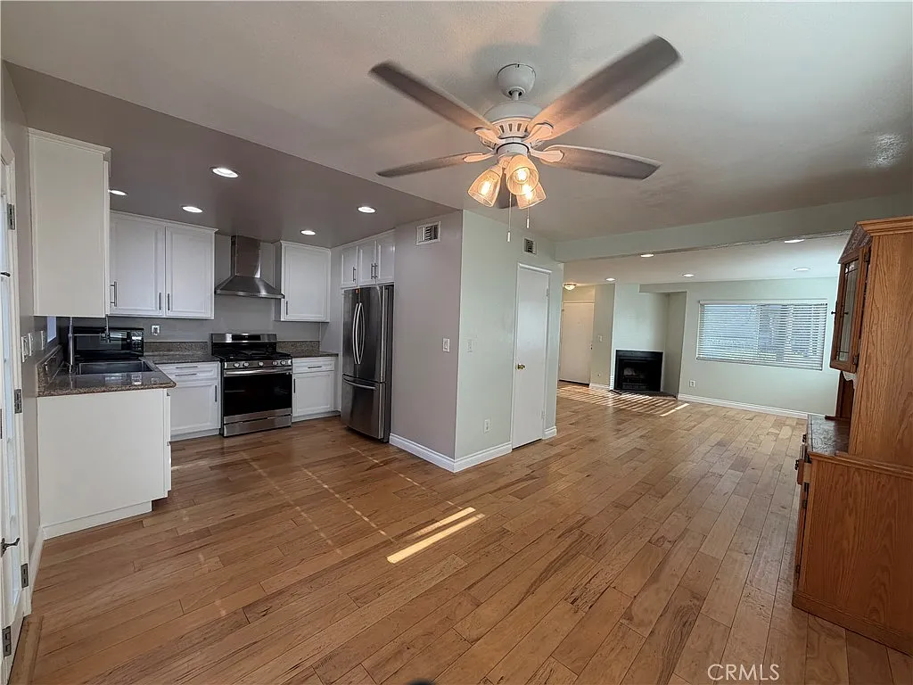 3 bed, 1194 sqft, $3,700 — Photo 4