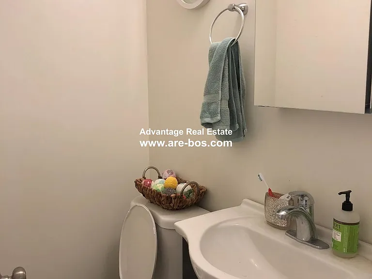 121 Webster Ave #6 — Photo 8