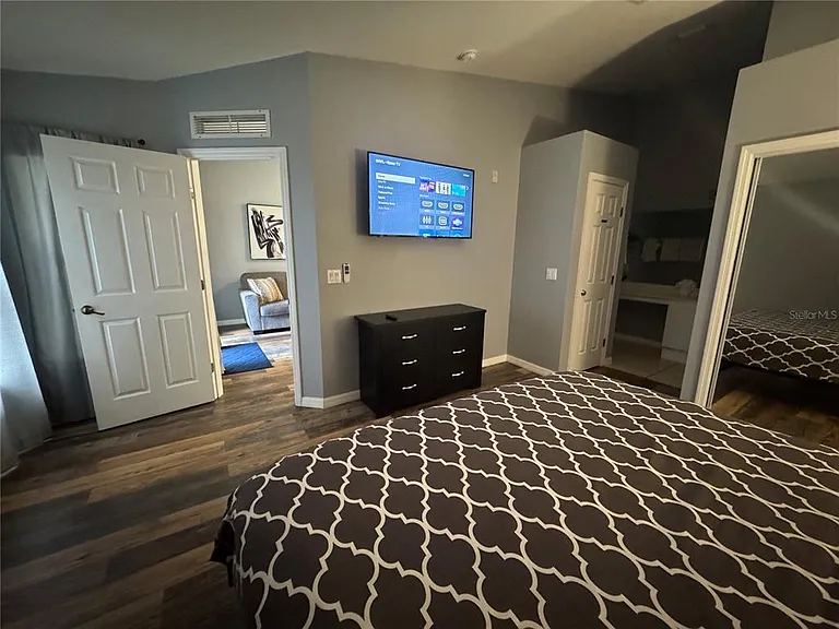2802 Club Cortile Cir #B — Photo 19