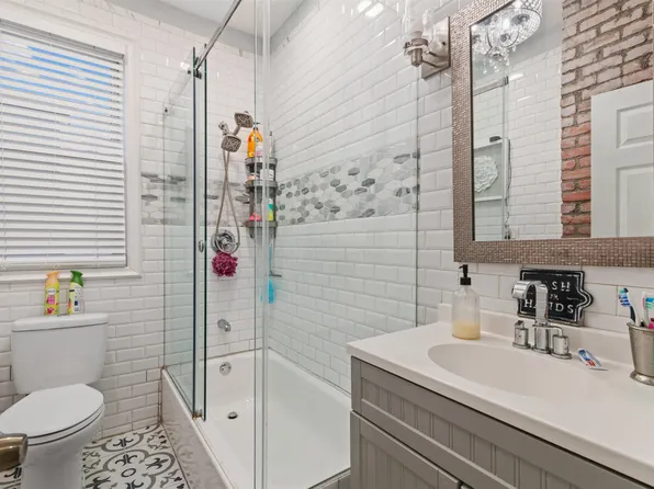 81 Humphrey Avenue image 27 of 37