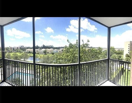 3rd image of 900 NE 195th St APT 506