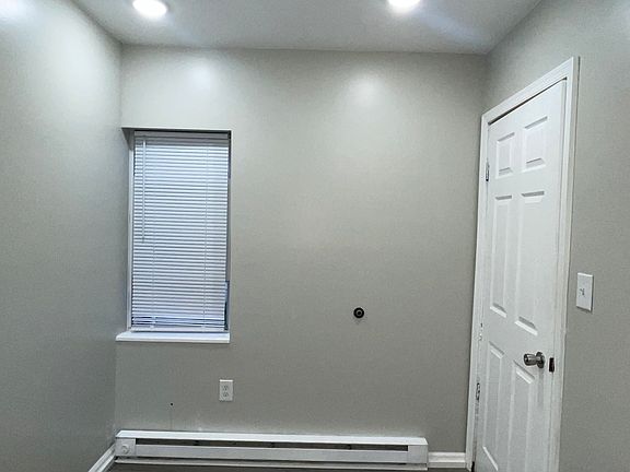 3rd image of 6541 Regent St #2