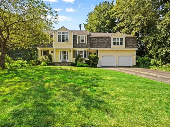 1 Nobscot Brook Ln, Rockland, MA 02370
