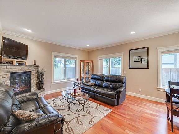 2nd image of 931 NE 172nd Ave
