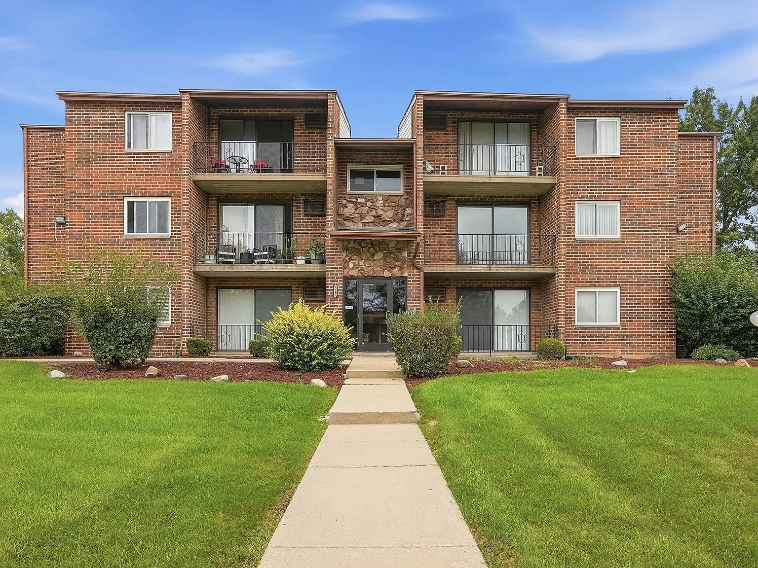 2 bed, 1200 sqft, $2,000 — Photo 1