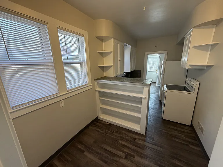 328 Kenwood Ave #1 — Photo 4