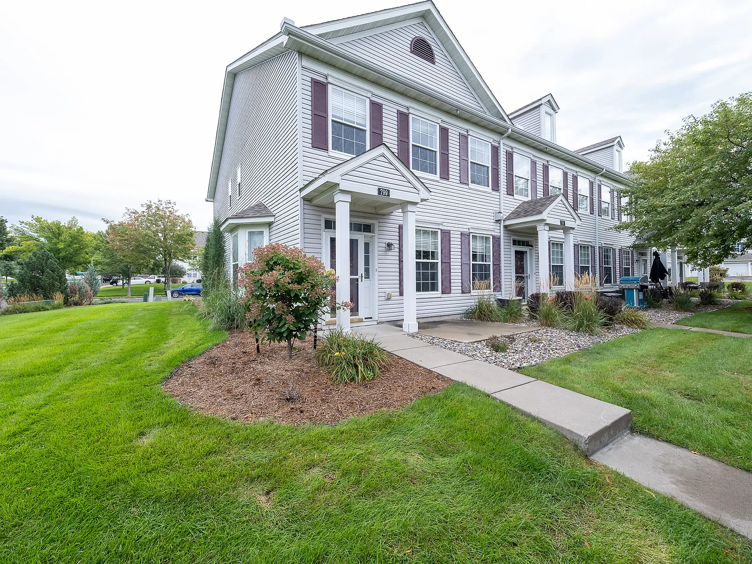 Cobblestone Way, Shakopee (799) LS JS - 1 — Photo 2