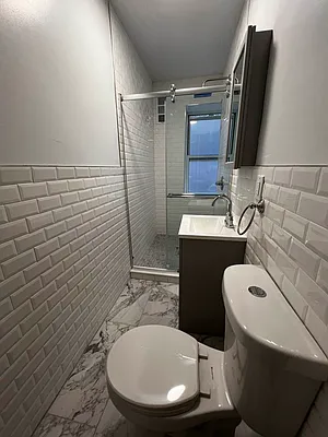 Rented by Salon Realty Corp | media 7