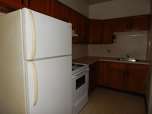 4th image of 215 E Philadelphia Ave APT 2