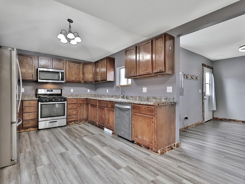 1st image of 675 4th St SE