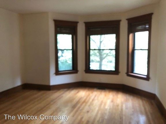 3rd image of 3514 N Bosworth Ave #1