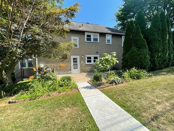 4th image of 68 Thatcher Ave #1