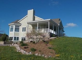 7429 Country View Ln, West Bend, WI 53090