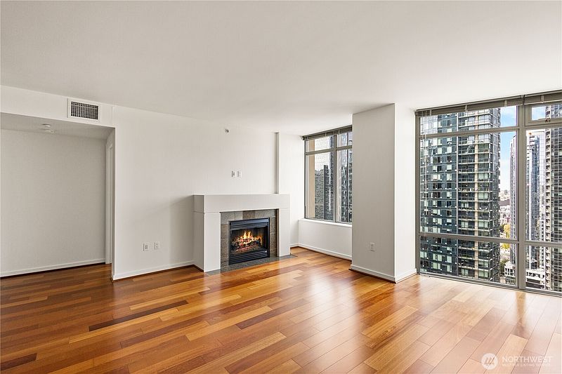 3rd image of 819 Virgina Street #2710