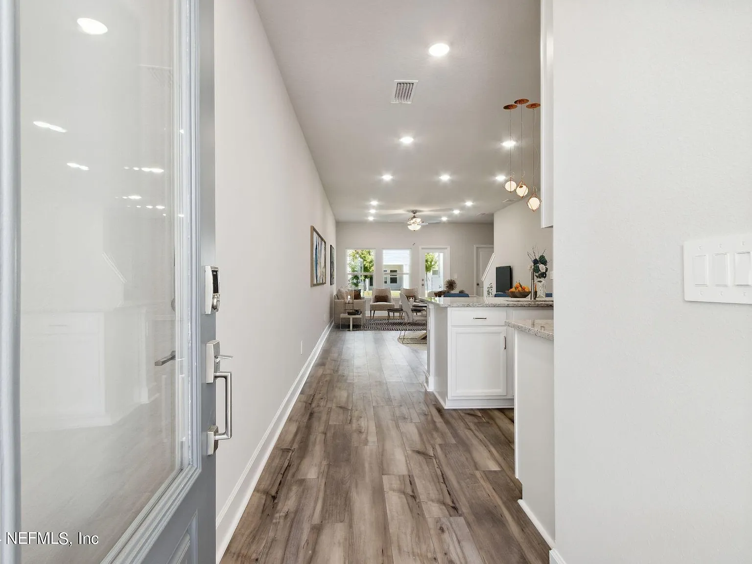 3 bed, 2.5 bath, 1795 sqft, $2,389 — Photo 4