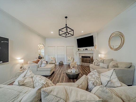 4th image of 127 Labrador Ln