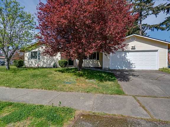 3rd image of 660 NW Hiyu Dr