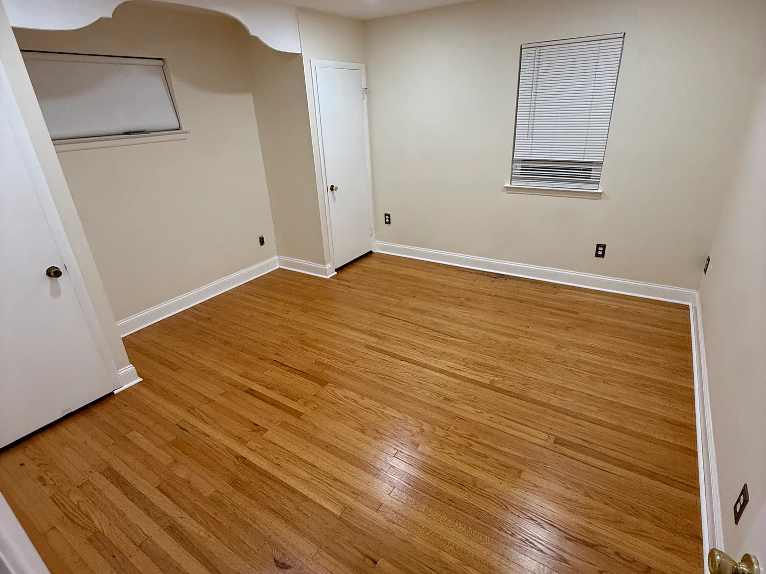 2 bed, 1200 sqft, $1,600 — Photo 2
