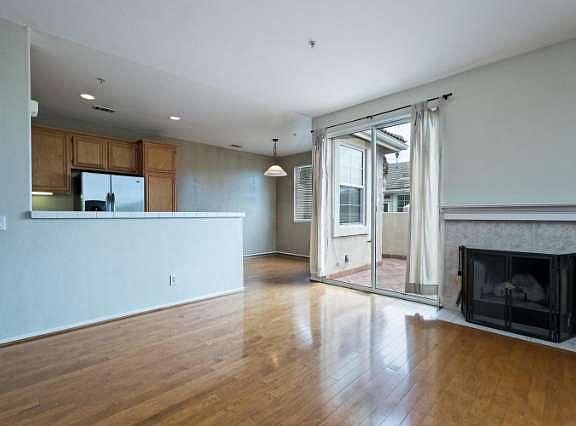 3rd image of 2353 N Ventura Ave