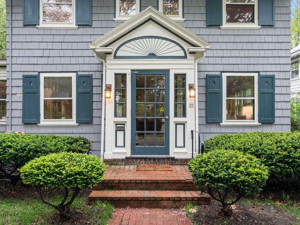 37 Pondview Ave, Jamaica Plain, MA 02130