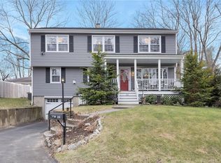 33 Brooklawn Ter, Fairfield, CT 06825