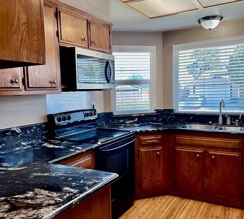 3rd image of 2245 Daffodil Dr