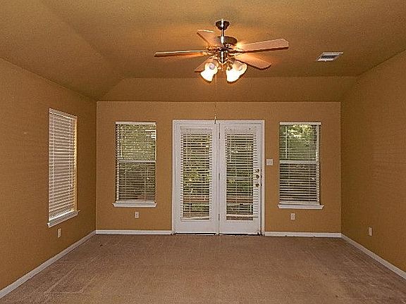 2nd image of 4011 River Oaks Cir