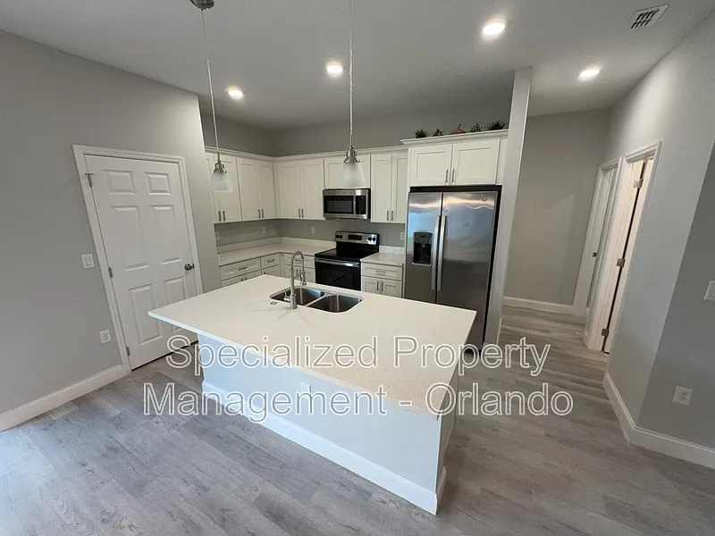 4 bed, 2.5 bath, 1551 sqft, $1,799 — Photo 4