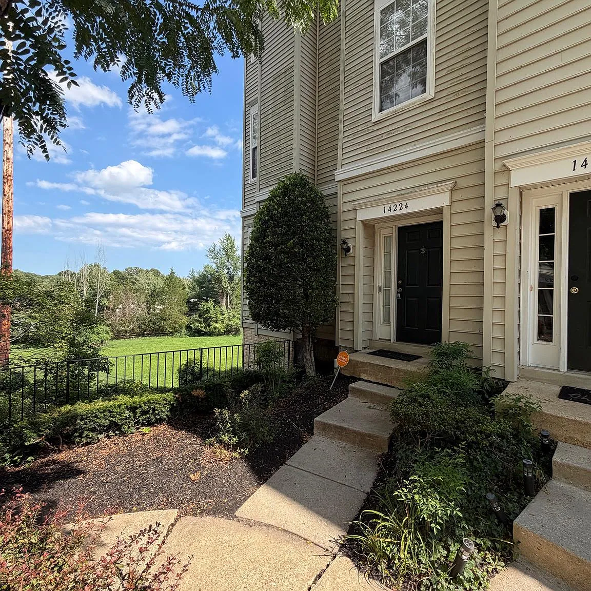 2 bed, 2.5 bath, 1270 sqft, $2,500 — Photo 1
