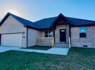 2210 Cherry Blossom Cir, Lebanon, MO 65536