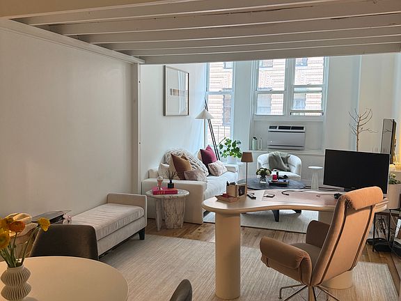 4th image of 23 Waverly Pl APT 3H