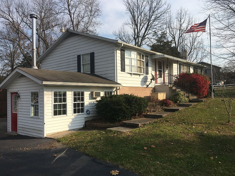 2nd image of 490 Marsh Creek Rd