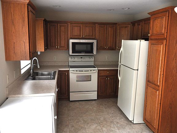 4th image of 1441 Canterbury Ct