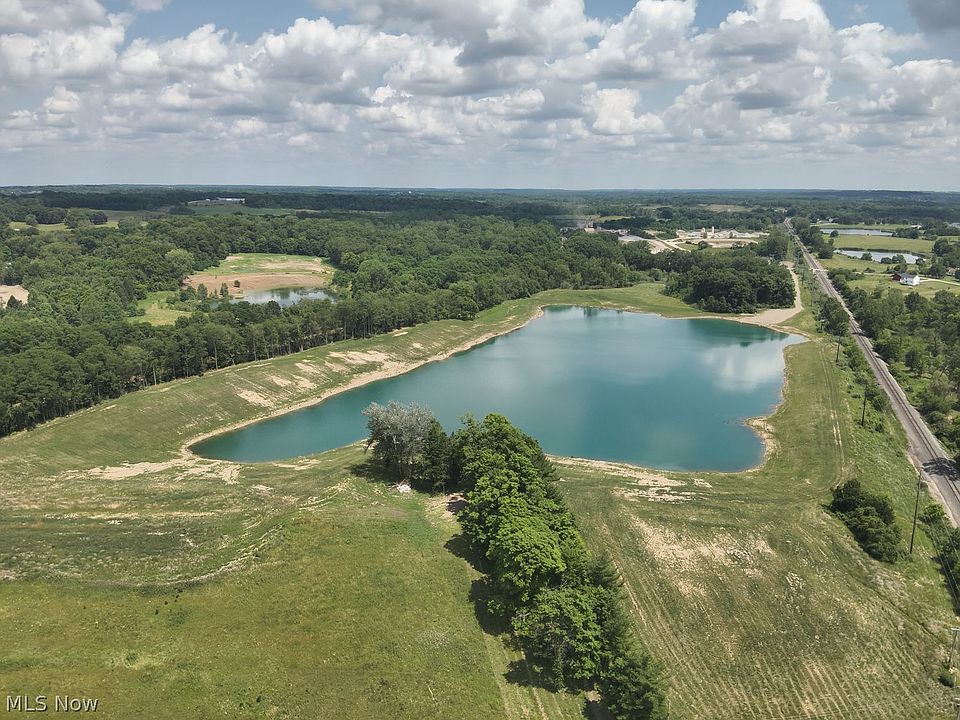 1st image of 9385 Avon Lake Rd