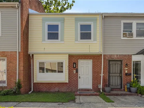 911 Harbour North Dr, Chesapeake, VA 23320