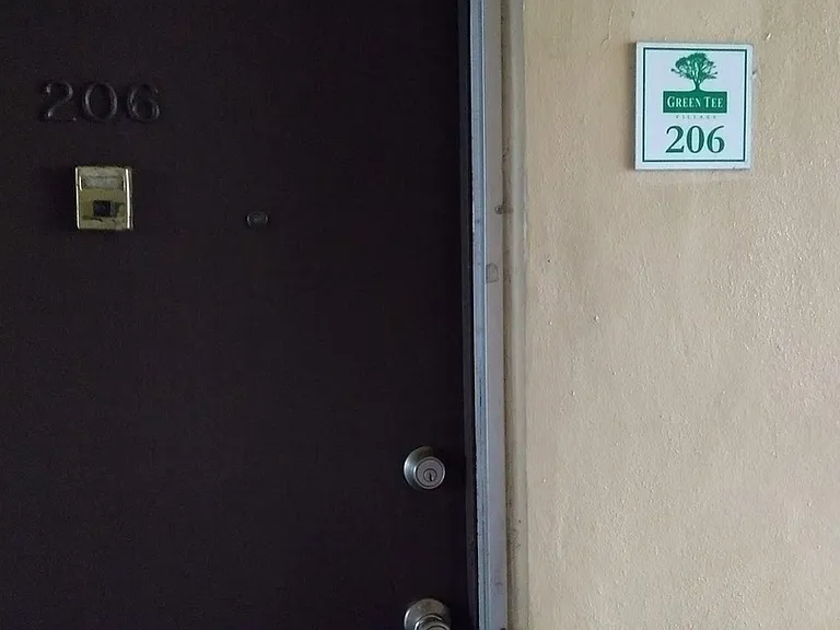 1830 Maravilla Ave #206 — Photo 3