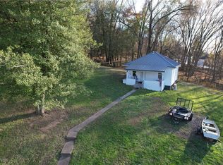 1402 1/2 16th St, Vienna, WV 26105