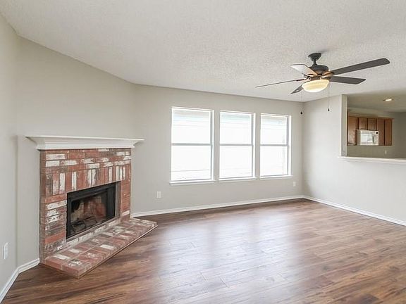 3rd image of 1614 Black Oak Ct
