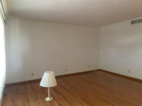 3rd image of 5204 Conrad Ave