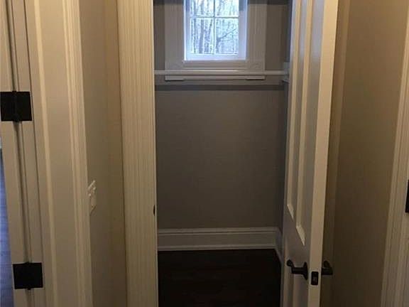 4th image of 33 Sharon Rd